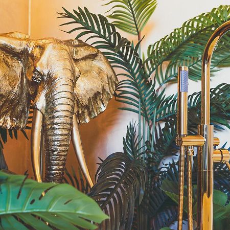 Jungle Suite --- Vasca In Camera Turin Bagian luar foto