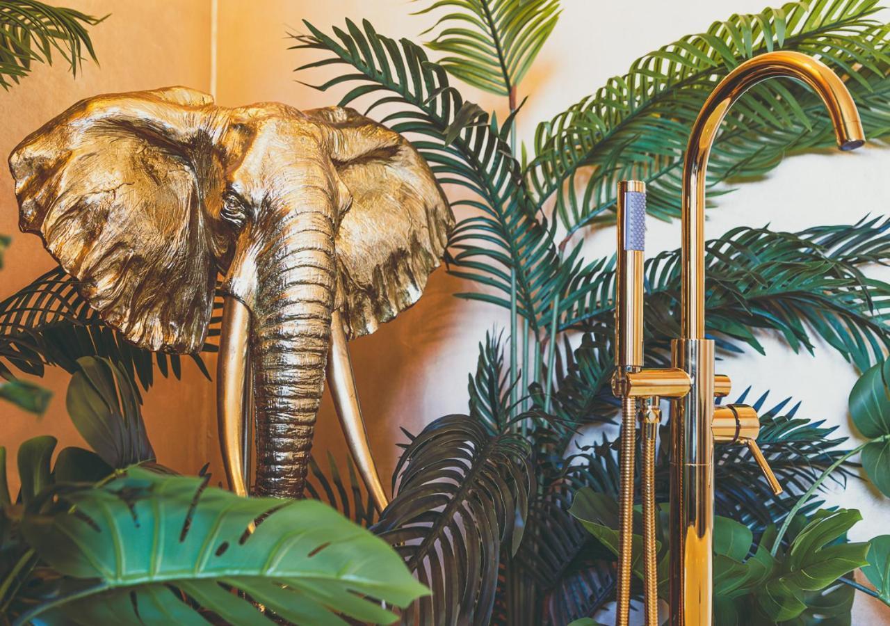 Jungle Suite --- Vasca In Camera Turin Bagian luar foto