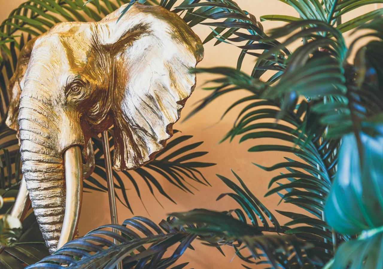 Jungle Suite --- Vasca In Camera Turin Bagian luar foto